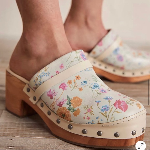 Free People Boho Calabasas Floral Leather Clogs With Rivet Trimming Size 41 New - Picture 12 of 15